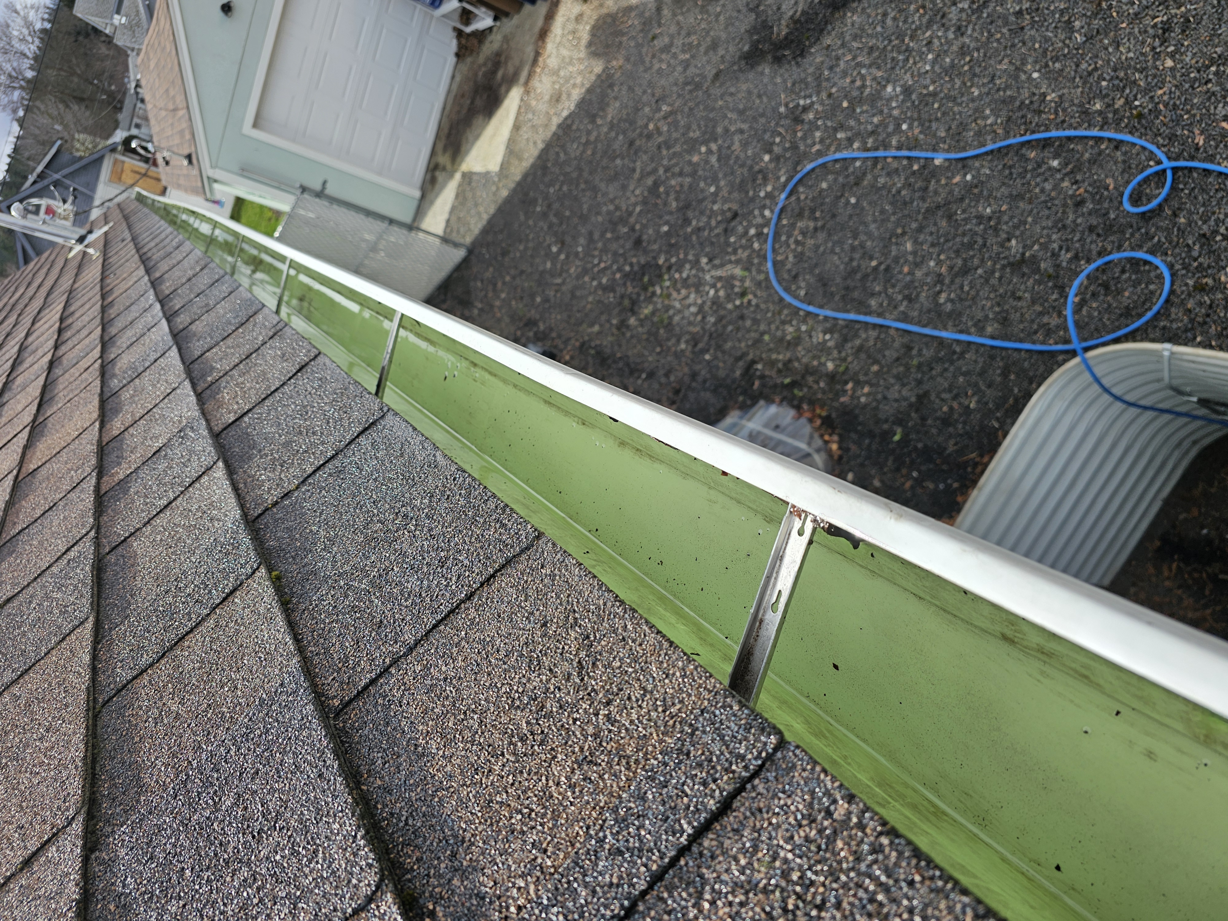 After: Clean gutter